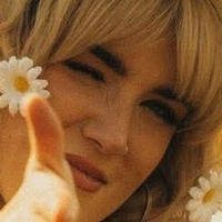 Ріанн Доуені Оголені