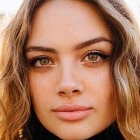 Соле Бовеллі Оголені