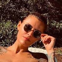 Софія Томалла Оголені