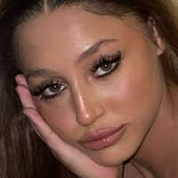 Софія Сільверстайн Оголені