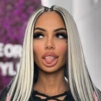 Саззі Айс Оголені