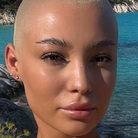 Тетяна Суцію Оголені