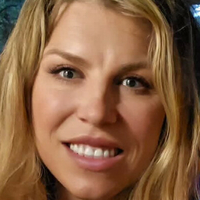 Тенлі Е. Радж Оголені