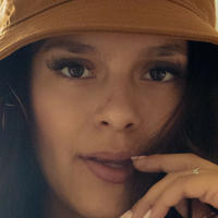 Тесса Джей Оголені