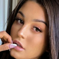 Тіана Мей Саріч Оголені