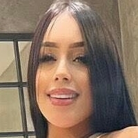 Яріл Маттеус Оголені