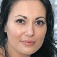 Ясмін Акрам Оголені