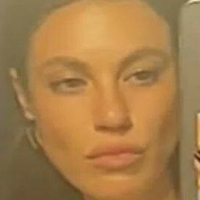 Юсра Гейік Оголені