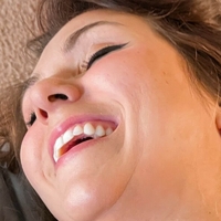 Юіі Оголені